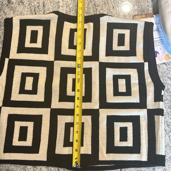 VINTAGE JAEGER BRITISH SWEATER VEST MODERN BLOCK PATTERN Size M - Picture 9 of 9